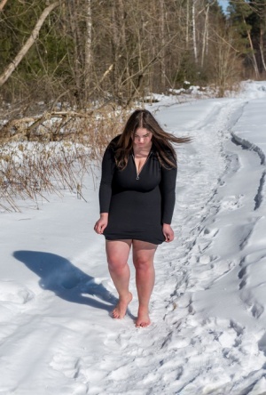 Chubby Naked Snow - Chubby Girl Outdoor Naked at SexyGirlsPics.com