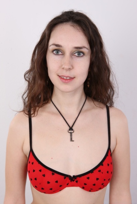 Tall girl Eliska stands butt naked during her first nude modeling gig 40520301