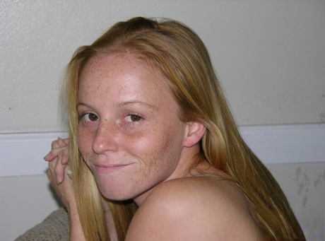 Redhead Freckles Porn Pics & Naked Photos - SexyGirlsPics.com