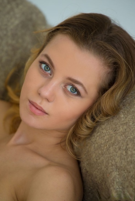 18 year old beauty Agnes takes great care in flaunting perky tits in the nude 29635294