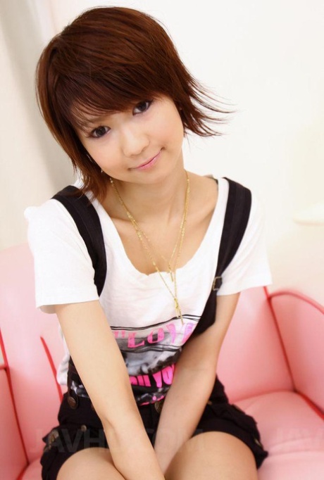 Japanese cutie Miriya Hazuki has her trimmed pussy masturbated by a man 75025729