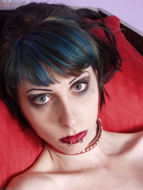 Goth girl Stephanie Slaughter slips a cross in her pussy while in a coffin 64966897