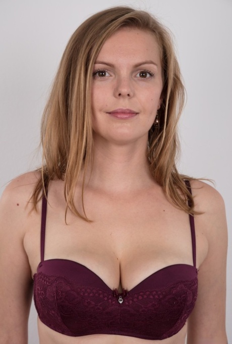 Pretty amateur Lenka sheds her jeans and top for a close up of her big nipples 42572064