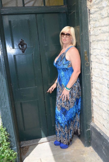Over 30 blonde Melody uncovers her big naturals outside her front door 56496915