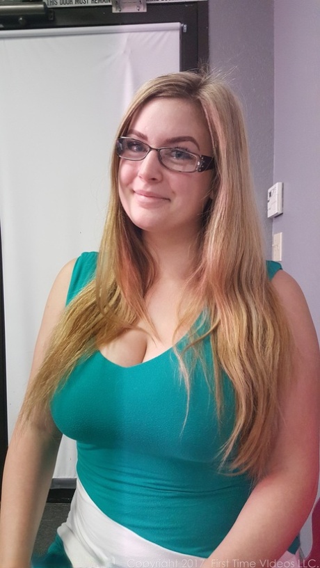 Amateur model with big natural tits takes nude and non nude selfies 22764356