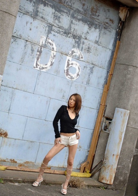 Gorgeous Japanese model Jun Kusanagi changes attire before getting naked 12661516