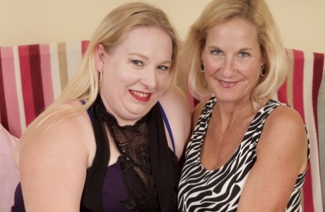 Middle-aged blonde and a younger blonde plumper engage in lesbian sex 55127243