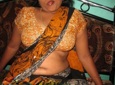 Mature Indian housewife sticks out her tongue while unveiling her natural tits 61186900