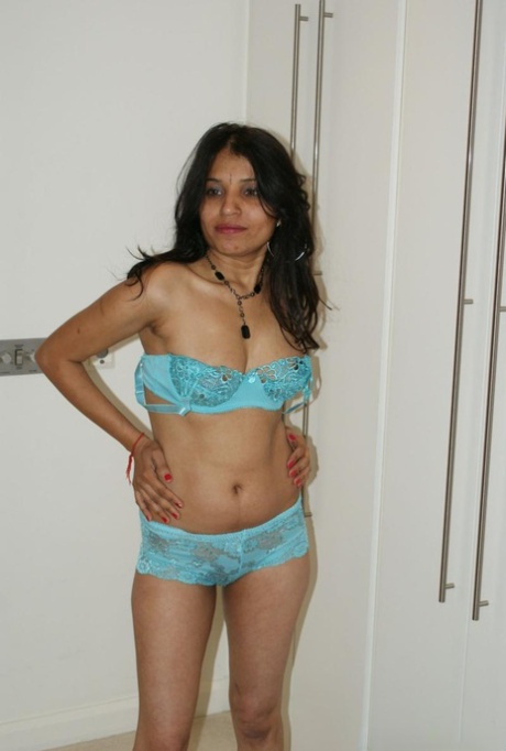 Indian Sexy Nude Lingerie - Indian Lingerie Porn Pics & Naked Photos - SexyGirlsPics.com