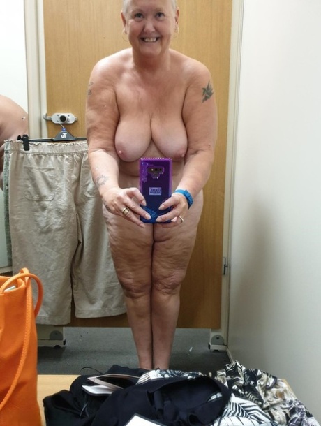 Bbw Posing Nude Selfie - BBW Nude Selfie Porn Pics & Naked Photos - SexyGirlsPics.com