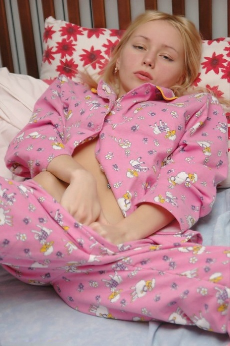 Natural blonde slips a hand down her pyjama bottoms to masturbate 49738666