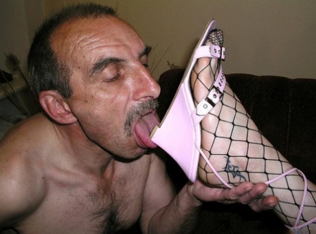 Brunette chick has her fishnet covered feet licked by an old man 78694655