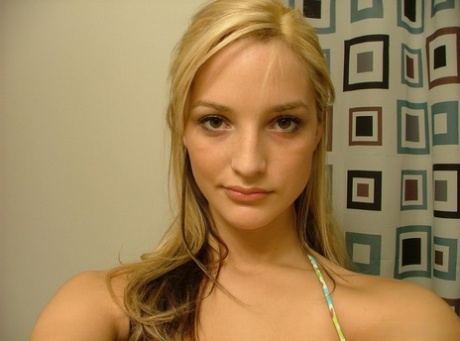 Blonde teen Marilyn takes mirror selfies while wearing a three-piece swimsuit 12071602