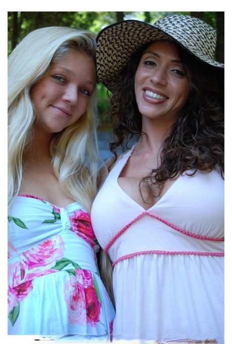 Lesbians Ariella Ferrera & Jessie Andrews flash no panty upskirts on steps 28851308