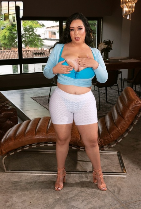 Young Latina BBW Julia Mendoza uncups her juggs after doffing spandex shorts 11632742
