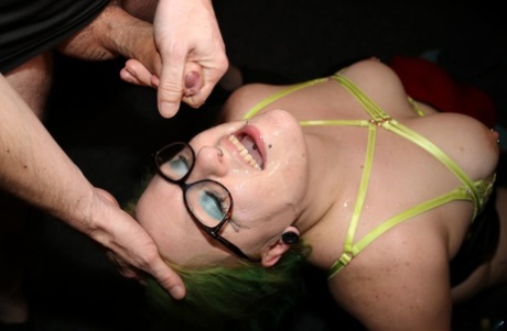 Thick girl Isabel Dean and a girlfriend headline a bukkake party 12150550