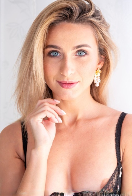 Blonde teen Cara Mell concludes a nude shoot by displaying an ass to die for 67948504