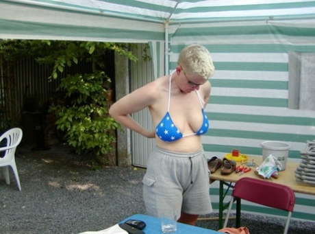 Mature woman Tiffany Pearl soaks herself with a hose while taking off a bikini 48054331