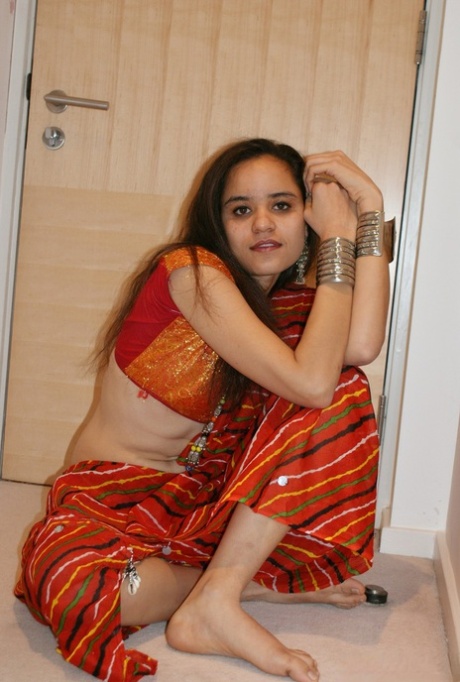 Indian Amateur Babes Naked Porn Pics & Nude Pictures - SexyGirlsPics.com