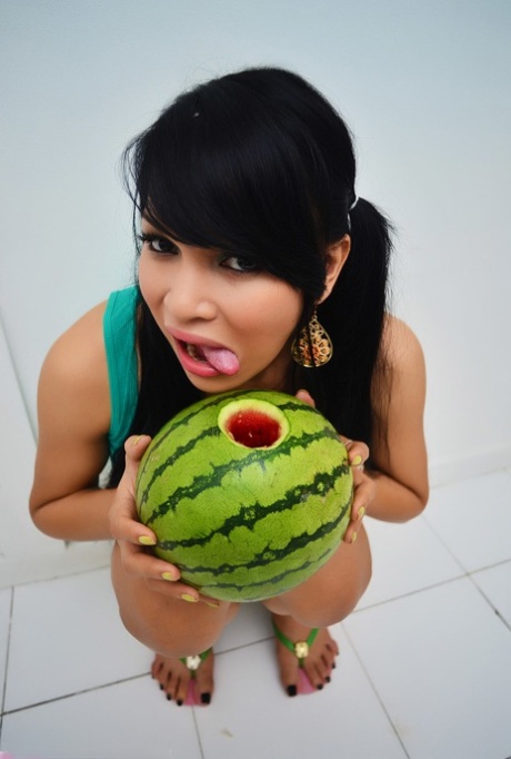 Tranny Fucks Watermelon - Shemale Watermelon Porn Pics & Naked Photos - SexyGirlsPics.com