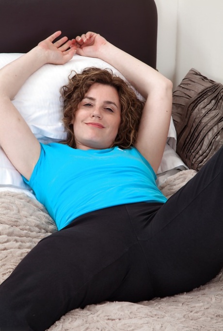 Buff European lady Sofia Matthews is more than just average model 24163365