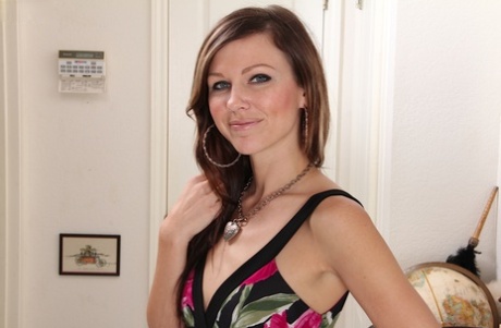 Delicate pornstar Amy Johnson making her delicious nipples hard 44206770