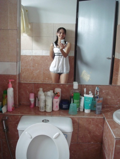 Petite Asian Selfie - Petite Asian Selfie Porn Pics & Naked Photos - SexyGirlsPics.com