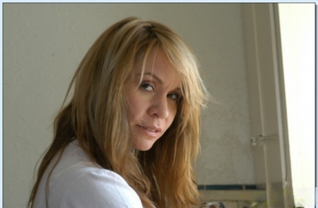 Twatty MILF Mrs. Monroe slowly uncovering her gorgeous curves 23482757