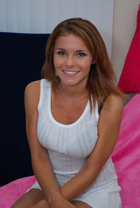 Frolic teen in cotton shorts uncovering her tempting curves 96627287